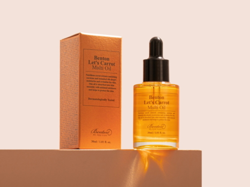 Benton kasvoöljy, fiiliskuva avaamattomasta tuotteesta, pienehkö muovipullo jossa ruuvattava pipetti korkkina, kuvassa myös pahvipaketti (Let's Carrot Multi Oil)