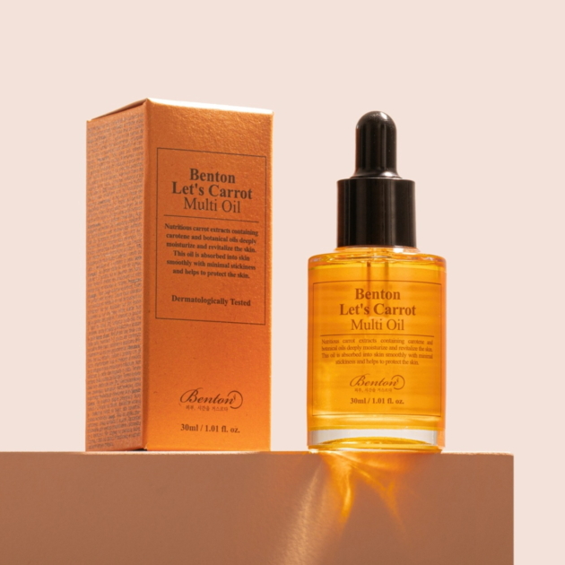 Benton kasvoöljy, fiiliskuva avaamattomasta tuotteesta, pienehkö muovipullo jossa ruuvattava pipetti korkkina, kuvassa myös pahvipaketti (Let's Carrot Multi Oil)